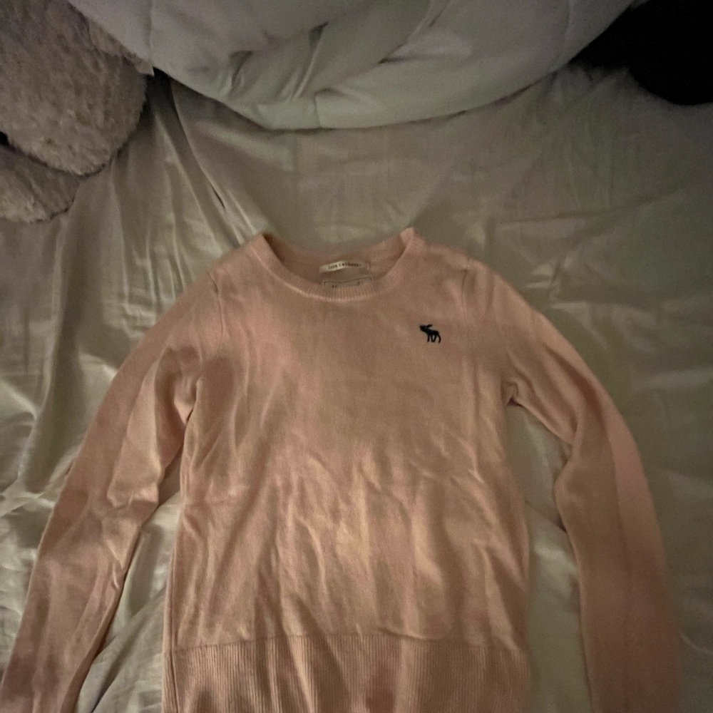 Pink 100% cashmere sweater. Worn 2 times.